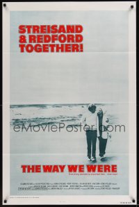 0457TF WAY WE WERE int'l 1sh '73 Barbra Streisand & Robert Redford walk on the beach!