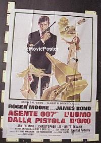 #152 MAN WITH THE GOLDEN GUN Italian 1p R70s art of Roger Moore as James Bond by Robert McGinnis!