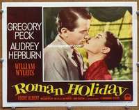 z685 ROMAN HOLIDAY movie lobby card #5 '53 Hepburn & Peck kissing!