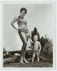 k021 ELIZABETH TAYLOR candid vintage 8x10 movie still '50s leopard swimsuit!