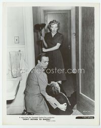 1b067 DON'T BOTHER TO KNOCK 8x10 still '52 Widmark finds crazy Marilyn Monroe after she hits cook!