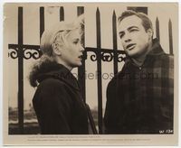 1b216 ON THE WATERFRONT 8x10 movie still '54 great close image of Marlon Brando & Eva Marie Saint!