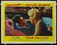 1r023 SOME LIKE IT HOT movie lobby card #5 '59 sexy Marilyn Monroe & Tony Curtis super close up!