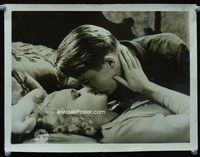 1t031 BIG NEWS deluxe 11x14 still '29 romantic close up of Robert Armstrong kissing Carole Lombard!