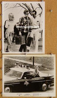 3y822 SUGARLAND EXPRESS 2 8x10s '74 William Atherton makes his escape & Goldie Hawn in cop car!
