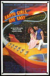 3z248 EARTH GIRLS ARE EASY 1sh '89 great image of Geena Davis & alien Jeff Goldblum on space ship!