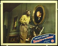 4c222 GHOSTS ON THE LOOSE LC '43 wonderful image of Sunshine Sammy dusting Bela Lugosi's portrait!
