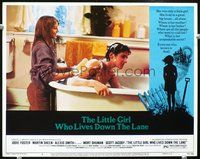 4c424 LITTLE GIRL WHO LIVES DOWN THE LANE lobby card #8 '77 young Jodie Foster gives boy a bath!