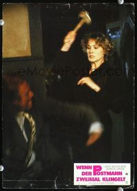 4e630 POSTMAN ALWAYS RINGS TWICE German movie lobby card '81 Jessica Lange attacks w/hammer!