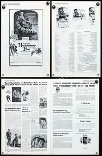 4t476 HUCKLEBERRY FINN pressbook '74 based on the Mark Twain classic, cool artwork!