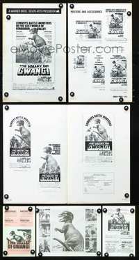 4t942 VALLEY OF GWANGI pressbook '69 Ray Harryhausen, great artwork of cowboys vs dinosaurs!