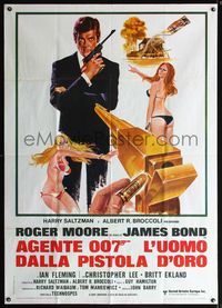 5c503 MAN WITH THE GOLDEN GUN Italian 1p '74 art of Roger Moore as James Bond by Robert McGinnis!