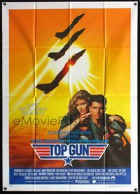5c615 TOP GUN Italian 1p '86 great image of Tom Cruise & Kelly McGillis, Navy fighter jets!
