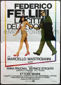 5c230 CITY OF WOMEN Italian 2p '80 Federico Fellini, Mastroianni walks with sexy near-naked girl!
