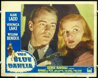 5f386 BLUE DAHLIA LC#5 '46 moody super close up of Alan Ladd with gun & sexy Veronica Lake!