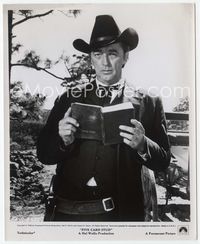 5j017 5 CARD STUD 8x10 still '68 close up of minister Robert Mitchum with gun & Bible!