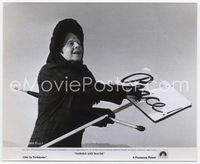 5j254 HAROLD & MAUDE 8x10 still '71 Ruth Gordon dressed in all black holding peace sign & umbrella!