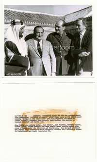 5j347 LAWRENCE OF ARABIA candid 8x10 still '62 Alec Guinness & Hawkins w/David Lean & Sam Spiegel!