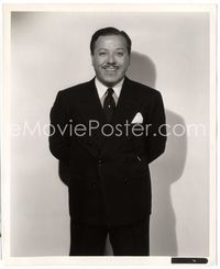 5j403 MONTY BANKS 8x10 still '40s actor & director posing smiling in suit & tie!