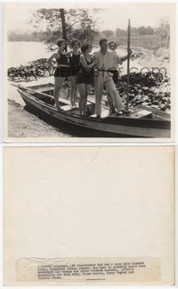 5j480 RICHARD ARLEN candid 8x10 still '30s standing in wooden boat w/4 Paramount swimsuit beauties!