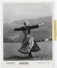 5j561 SOUND OF MUSIC 8x10 still R79 classic image of Julie Andrews singing The Hills are Alive!