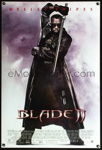 5m158 BLADE II DS 1sh '02 great image of Wesley Snipes in leather coat w/sword!