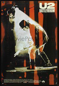 5m772 U2 RATTLE & HUM 1sh '88 great image of Irish rocker Bono performing on stage!