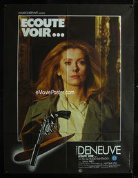 6p516 ECOUTE VOIR French 1p '79 great c/u of sexy detective Catherine Deneuve + gun & hat art!
