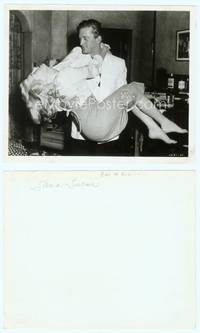7b157 BAD & THE BEAUTIFUL 8x10 still '53 great c/u of Kirk Douglas carrying sexy Lana Turner!