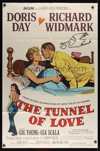 7d942 TUNNEL OF LOVE 1sh '58 great romantic art of Doris Day & Richard Widmark kissing!