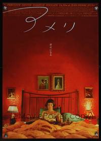7g348 AMELIE Japanese '01 Jean-Pierre Jeunet, great close up of Audrey Tautou reading in bed!
