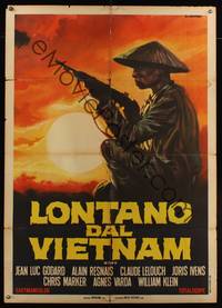 7h205 FAR FROM VIETNAM Italian 1p '67 cool artwork of Viet Cong soldier with gun by Renato Casaro!