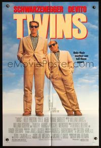 8t919 TWINS DS 1sh '88 Arnold Schwarzenegger & Danny DeVito are unlikely twins!