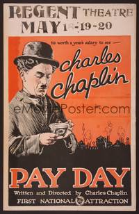 8y085 PAY DAY WC '22 great art of bricklayer Charlie Chaplin counting his week's earnings!