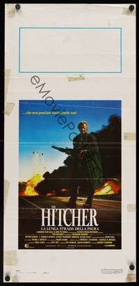 9b723 HITCHER  Italian locandina '86 image of Rutger Hauer with giant gun in front of explosions!