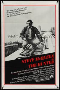 9d434 HUNTER 1sh '80 great image of bounty hunter Steve McQueen!