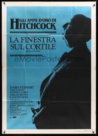 9e550 REAR WINDOW Italian 1p R84 great full-length image of director Alfred Hitchcock!