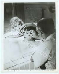 9g412 SOME LIKE IT HOT candid 8x10 still '59 Wilder & Marilyn Monroe fixing Tony Curtis in bath!