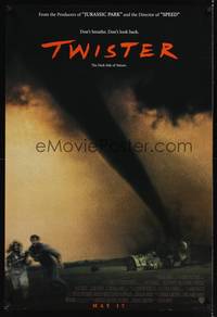 9m566 TWISTER advance 1sh '96 storm chasers Bill Paxton & Helen Hunt running away from tornado!