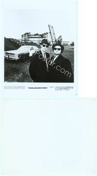 9y056 BLUES BROTHERS 8x10 still '80 John Belushi & Dan Aykroyd standing by Bluesmobile!