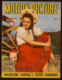 1c040 MOTION PICTURE magazine May 1941, Olivia De Havilland in farm girl outfit sitting on hay!