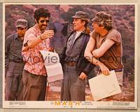 1d392 MASH LC #3 R73 Elliott Gould & Donald Sutherland check X-rays on golf course!
