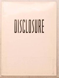 1f224 DISCLOSURE presskit '94 Michael Douglas, sexy Demi Moore, directed by Barry Levinson