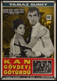 1k028 KAN GOVDEYI GOTURDU Turkish '65 super close up of spy Yilmaz Giney with gun & sexy girl!