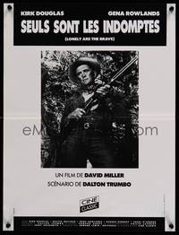 2b649 LONELY ARE THE BRAVE French 15x21 R90s Kirk Douglas classic, great close-up with rifle!