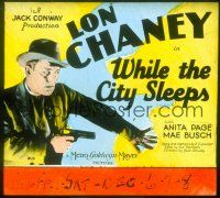 2g158 WHILE THE CITY SLEEPS glass slide '28 cool c/u of detective Lon Chaney Sr. pointing gun!