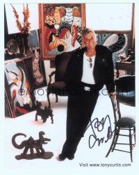 2x063 TONY CURTIS signed color 8x10 still '00s great full-length portrait surrounded by his artwork!
