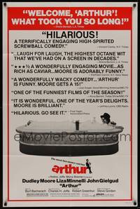 3c054 ARTHUR reviews 1sh '81 image of drunken Dudley Moore in huge bath w/martini!