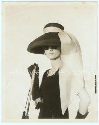 3r088 BREAKFAST AT TIFFANY'S 8x10 still '61 incredible close up in veiled hat & sunglasses!