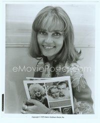 3s255 JEANNE MOREAU 8x10 still '70 holding magazine with Dietrich & Cooper from Alex in Wonderland